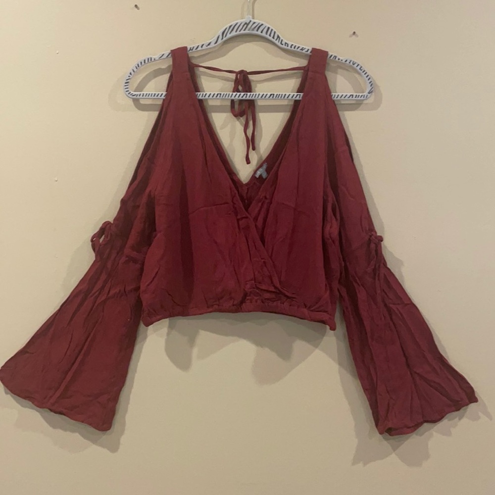 Open shoulder cropped blouse
